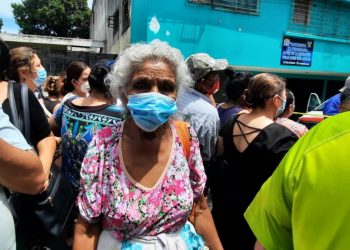 Incendio acabó con el negocio que Martha inició hace 65 años en el mercado San Miguelito de San Salvador