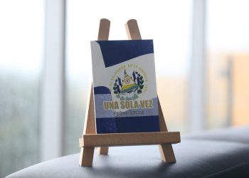 «Una Sola Vez», una novela para rendir homenaje a los próceres salvadoreños