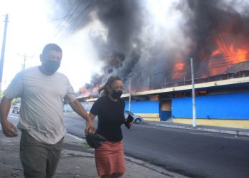 «La gente solo decía: “¡Fuego, fuego!” y salimos todos corriendo. Nadie pudo sacar nada»: Teresa Valencia, vendedora del Mercado San Miguelito