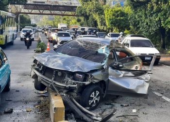 Accidente de tránsito sobre la carretera a Comalapa provoca fuerte tráfico vehicular