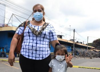 «El presidente Nayib Bukele siempre nos ayuda y confiamos en que vamos a salir adelante», Flor Zamora