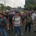 FOTOS| Manifestación paraliza el tráfico vehicular en la plaza Salvador del Mundo