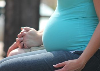 Es urgente aumentar los índices de vacunación contra la COVID-19 entre embarazadas, dice la CDC de E.E. U.U.