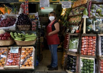 Congelan precios en Argentina para frenar la inflación