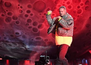 Señalan a J Balvin por promover mensajes «machistas»  y «racistas» en una de sus canciones