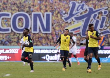 Ecuador aprueba regreso de público a los estadios con aforo de 50 %