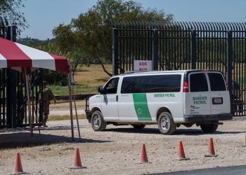 EE. UU. expulsa a la mayoría de los migrantes que llegan a la frontera sur con base al Título 42