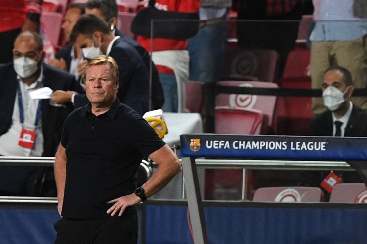El técnico holandés del Barcelona, ​​Ronald Koeman, reacciona después del partido de fútbol del grupo E de la primera ronda de la Liga de Campeones de la UEFA entre el Benfica y el Barcelona. (Photo by PATRICIA DE MELO MOREIRA / AFP)