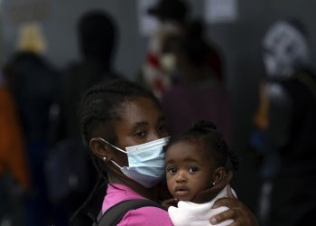 México envía a Haití segundo vuelo con migrantes repatriados