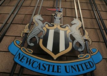 Premier League aprueba la compra del Newcastle por un fondo saudita