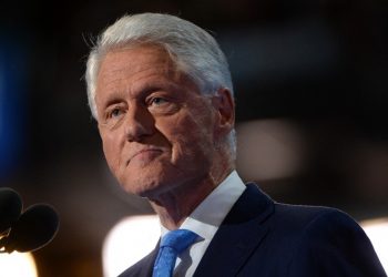 Expresidente estadounidense Bill Clinton hospitalizado por una infección