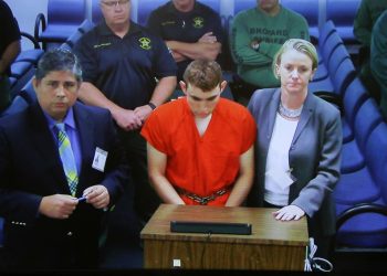 Autor de tiroteo en un instituto de Florida se declara culpable de 17 asesinatos