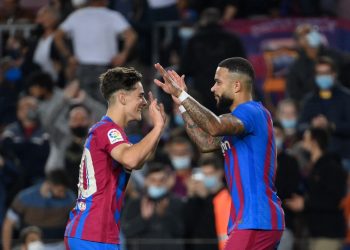 Barça se impone al Valencia y escala posiciones en La Liga
