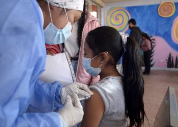 Ecuador vacuna contra el covid-19 a niños de cinco a once años