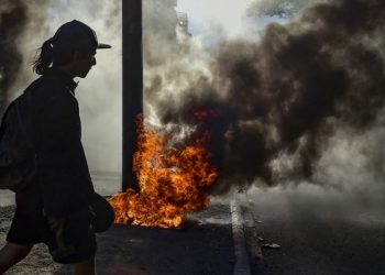 Dos muertos y 450 detenidos dejan disturbios a dos años de la revuelta social en Chile