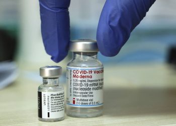 Agencia Europea del Medicamento autoriza tercer aplicación de la vacuna Moderna