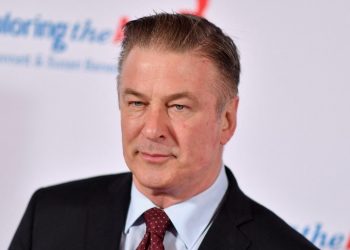 Alec Baldwin dispara con arma de utilería y mata a mujer  durante el rodaje de una película en Nuevo México