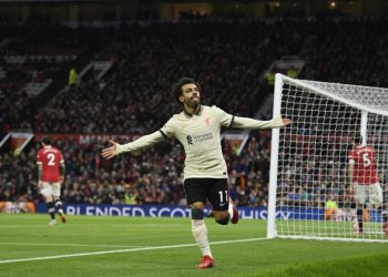 Liverpool aplasta 5-0 en su visita al Manchester United con triplete de Salah