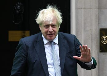 La reina Isabel II está «en muy buena forma», dice el primer ministro, Boris Johnson