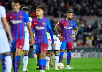 Barcelona firma un gris empate ante el Alavés en el primer partido tras la salida de Koeman