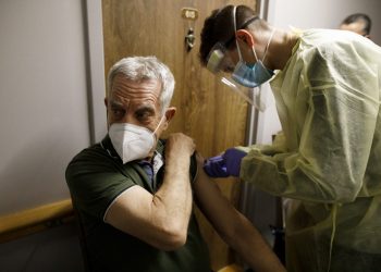 Canadá promete 200 millones de dosis de vacunas anticovid para fines de 2022