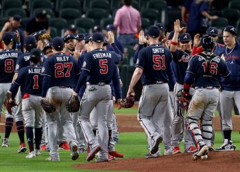 Bravos golpean primero en Serie Mundial al vencer a los Astros