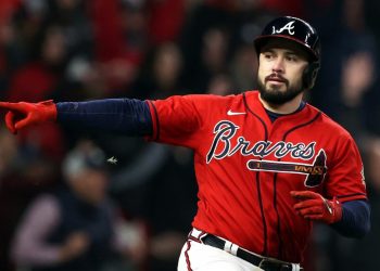 Anderson, Riley y d´Arnaud someten a los Astros y los Bravos se van al frente en la Serie Mundial