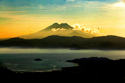 21. El Salvador Bicentenario Imagen 21. Lago de Ilopango y volcan Chichontepec. Fotografia de Miguel Servellon.