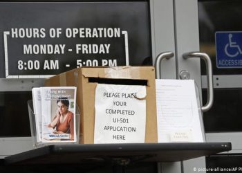 EE. UU.: disminuyen solicitudes de beneficio por desempleo; despidos aumentaron en septiembre