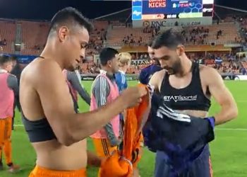 VIDEO: ¡De compañeros a rivales! Álex Roldán y Darwin Cerén intercambian camisetas tras enfrentarse en la MLS