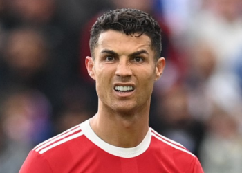 Cristiano Ronaldo con la camiseta incorrecta en museo de cera de Dubái