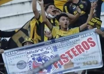 Lanzan billetes a jugadores del Olimpia de Honduras por polémica en Surinam por Liga Concacaf