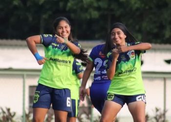 Tecleñas bajan de órbita a las marcianas en el fútbol femenino
