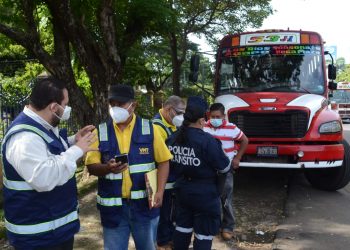 Colocan 22 multas a buses en un control al occidente del país
