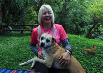 Conozca a «Tomás», el curioso amigo que acompañó a Alfa Karina Arrué en el Reto Alfa Cerro El Brujo
