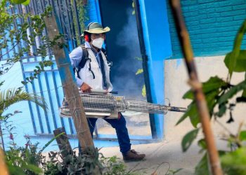 Ministerio de Salud desarrolla megajornada de fumigación en Altavista, Tonacatepeque