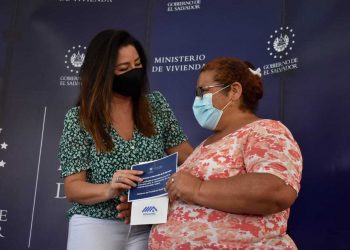 Familias de Finca La Gran Bretaña, en San Martín, son beneficiadas con escrituras de propiedad y contribuciones
