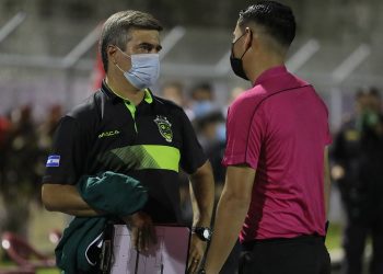 Directiva de Santa Tecla asciende como entrenador principal a Rodolfo Góchez por el resto del Apertura 2021