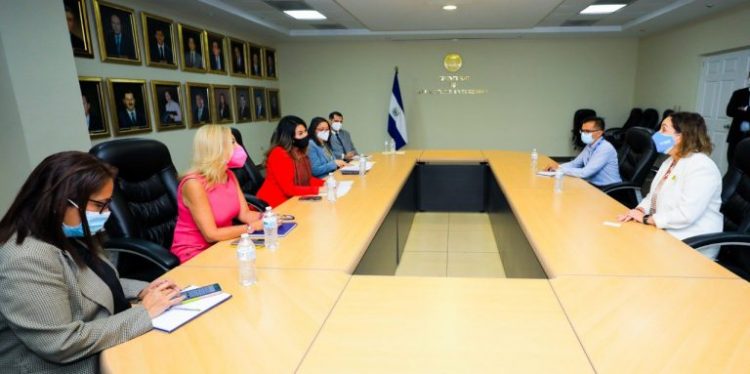 Las autoridades discutieron propuestas para reforzar los programas. Foto cortesía.