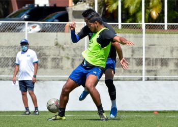 William Renderos Iraheta, asistente de la Selecta: «Los jugadores están conscientes de lo que nos jugamos el jueves»