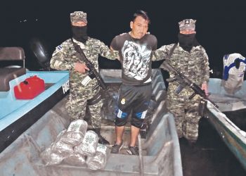 Fuerza Naval intercepta lancha con cargamento de droga