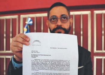 Comisión pide a Fiscalía General de la República actuar en sobresueldos