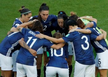 FIFA abre investigación por denuncias de abusos sexuales a jugadoras en EE. UU.