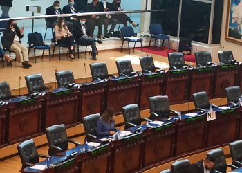 Diputados Reyes y Rosales completan proceso de renuncia, ya no estarán junto a bancada arenera