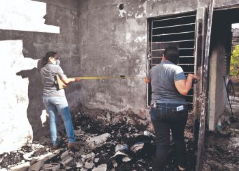 Ministerio de Vivienda reparará casa que fue dañada por un incendio en San Miguel