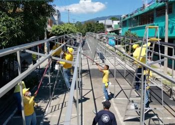 Privados de libertad instalan locales temporales para los comerciantes del mercado San Miguelito