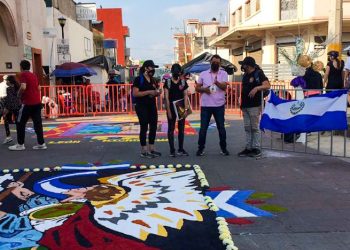 Salvadoreños participan en el 6° encuentro internacional de alfombristas