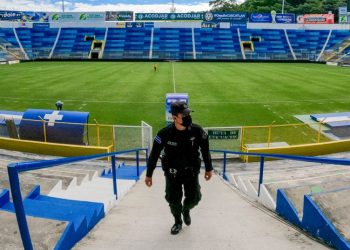 Policía Nacional Civil garantiza la seguridad perimetral previo al encuentro deportivo entre El Salvador y Panamá