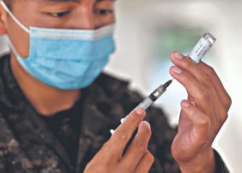 Tercera dosis reduce un 96 % la hospitalización