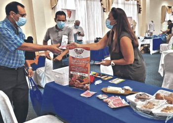 Las mypes ofrecen productos y servicios en rueda de negocios